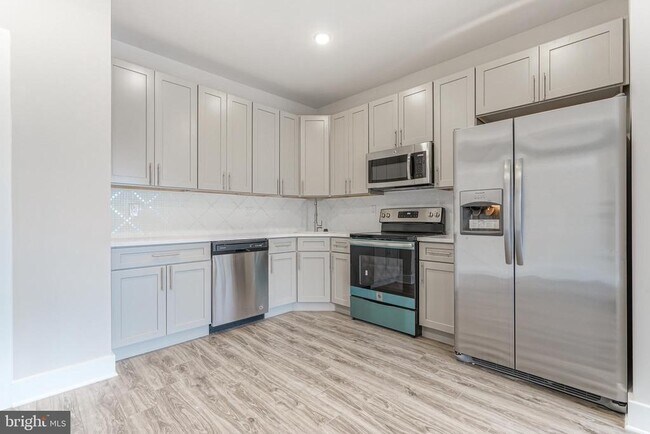 2162 E Norris St, Unit 303 in Philadelphia, PA - Building Photo - Building Photo
