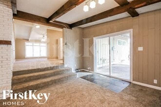 2305 NE 61st St in Kansas City, MO - Building Photo - Building Photo