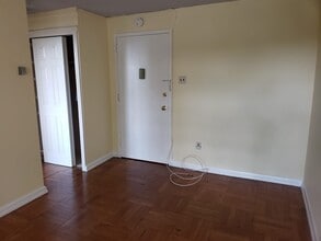 1030 E Lancaster Ave, Unit 710 in Bryn Mawr, PA - Building Photo - Building Photo
