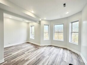 2224 S Sacramento Ave in Chicago, IL - Building Photo - Building Photo