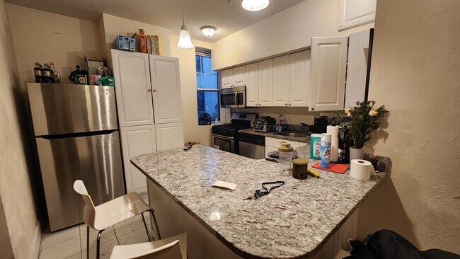 1999 Commonwealth Ave in Boston, MA - Foto de edificio - Building Photo