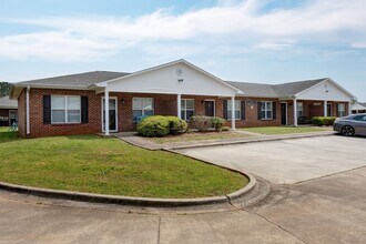 The Oakley at Spring Creek in Tuscumbia, AL - Building Photo - Building Photo