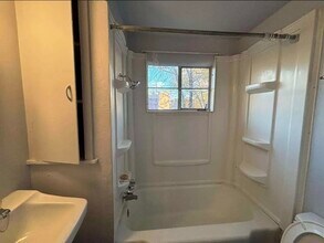 242 Wisconsin St NE, Unit A in Albuquerque, NM - Building Photo - Building Photo