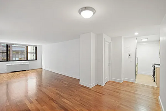 162 Chambers St, Unit 3 in New York, NY - Building Photo - Building Photo