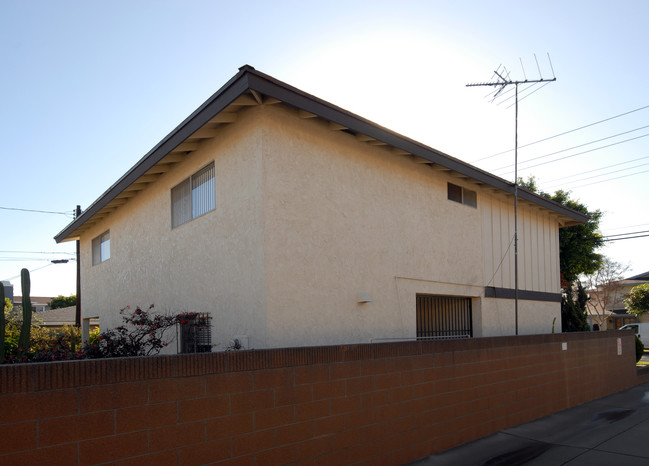 9523 Cedar St in Bellflower, CA - Building Photo - Building Photo