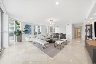5801 Collins Ave, Unit 700 in Miami Beach, FL - Building Photo - Building Photo