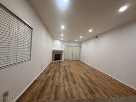 1400 Bowe Ave, Unit 401 in Santa Clara, CA - Building Photo
