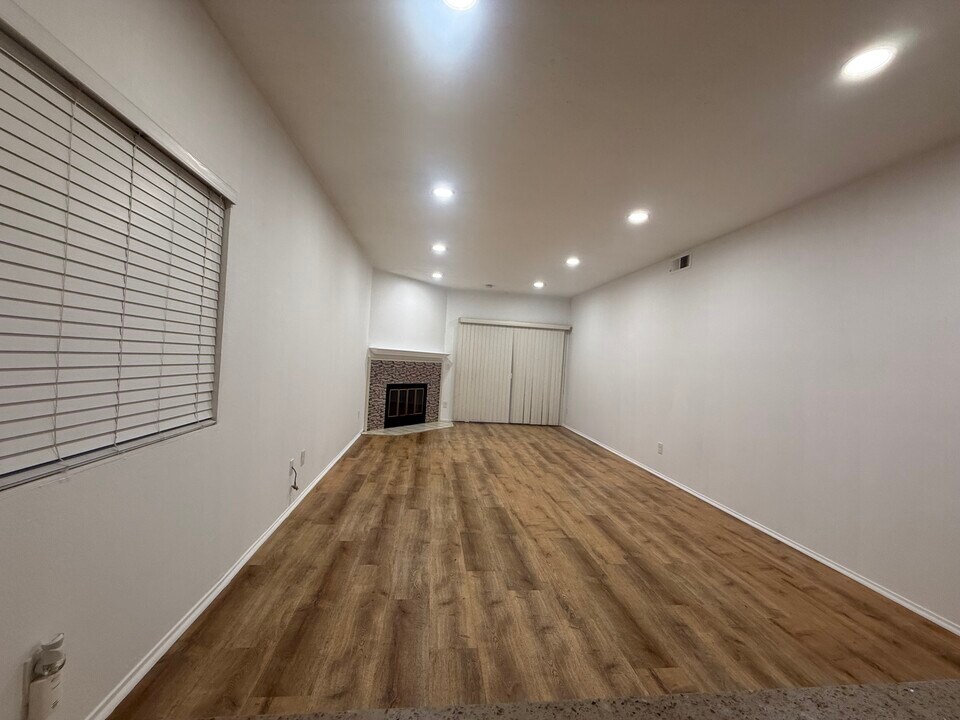 1400 Bowe Ave, Unit 401 in Santa Clara, CA - Foto de edificio