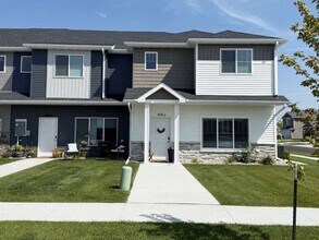 Valley View Townhomes in Fargo, ND - Building Photo - Building Photo