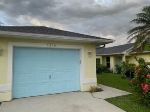5250 Chiquita Blvd S in Cape Coral, FL - Building Photo - Building Photo