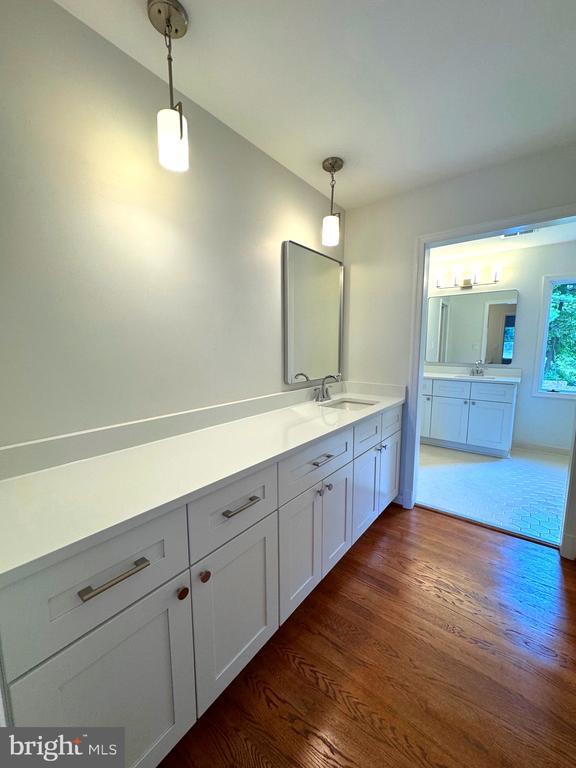 6294 Dunaway Ct in McLean, VA - Building Photo - Building Photo