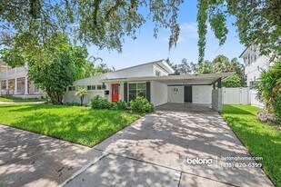 4526 W Beachway Dr in Tampa, FL - Building Photo