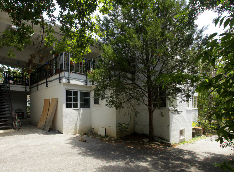 White House in Austin, TX - Building Photo