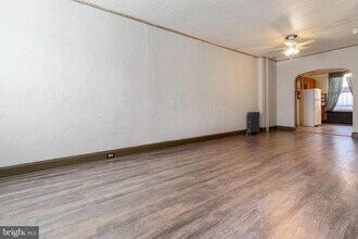 2906 E Monument St in Baltimore, MD - Building Photo - Building Photo
