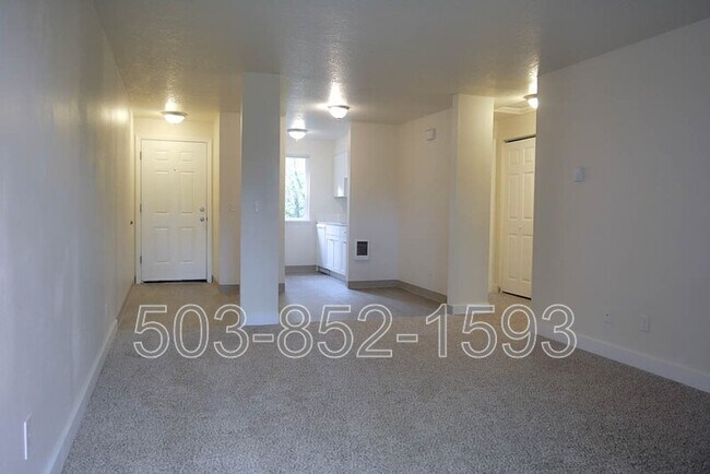 20125 SW Tualatin Valley Hwy in Aloha, OR - Building Photo - Building Photo