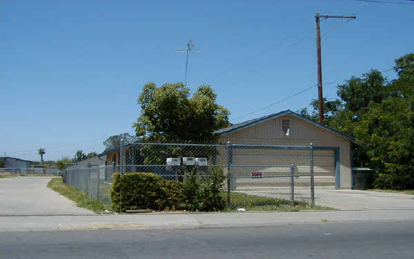 5690 Wilkinson St in Sacramento, CA - Building Photo