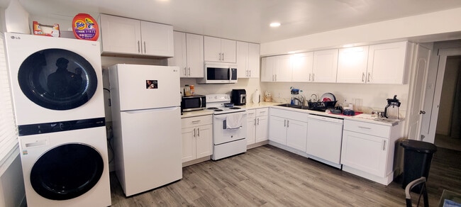 9337 N Tampa Dr in Eagle Mountain, UT - Foto de edificio - Building Photo