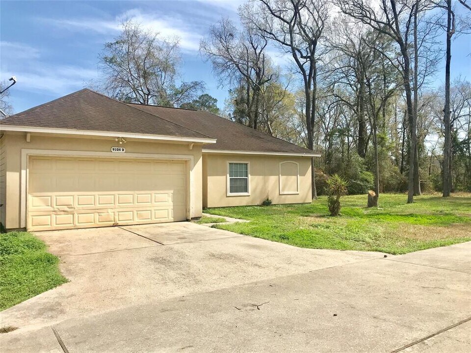 9104 N Green River Dr Photo