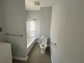 10302 Manor Ave in Cleveland, OH - Building Photo - Building Photo