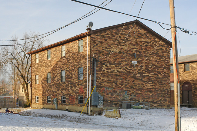 6502 Hackel Dr in Louisville, KY - Foto de edificio - Building Photo