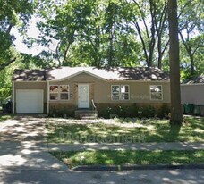 10128 Ashbrook Dr in St. Louis, MO - Building Photo