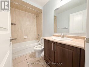 276 Gatwick Dr in Oakville, ON - Building Photo - Building Photo