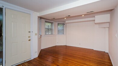 2229 N Southport Ave-Unit -GDN in Chicago, IL - Building Photo - Building Photo