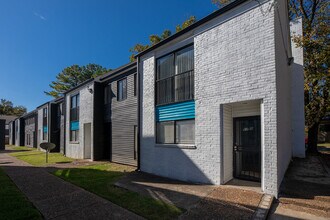 2775 The Springs Ct, Unit 2777 in Memphis, TN - Building Photo - Building Photo