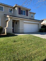 635 Stone Creek Ln in Patterson, CA - Building Photo