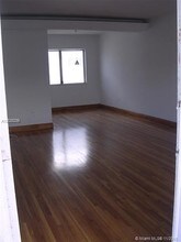 1200 Marseille Dr-Unit -4W in Miami Beach, FL - Building Photo - Building Photo