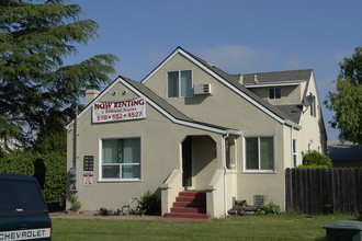 204-220 Cherry Way in Hayward, CA - Building Photo - Building Photo