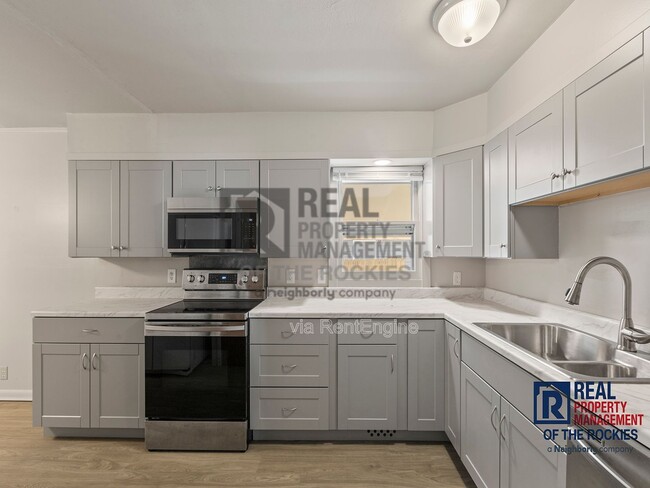 property at 1401 Broadview Pl