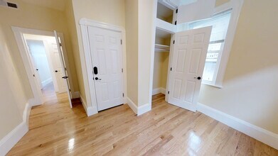 48 Lowell St, Unit 1 in Somerville, MA - Building Photo - Building Photo