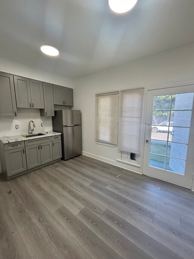 1582 W 29th St, Unit 1 in Los Angeles, CA - Foto de edificio - Building Photo