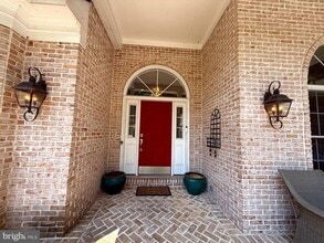 10408 Marbury Rd in Oakton, VA - Building Photo - Building Photo