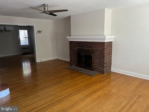 911 Darby Rd in Havertown, PA - Building Photo - Building Photo