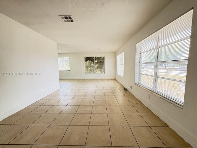 3460 NW 5th St in Fort Lauderdale, FL - Building Photo - Building Photo