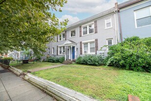 1613 F St NE, Unit 2 in Washington, DC - Building Photo