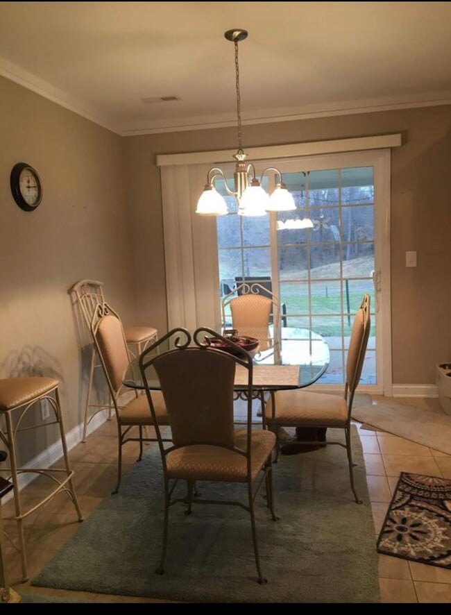 1594 Old Stagecoach Rd in Jonesborough, TN - Foto de edificio - Building Photo