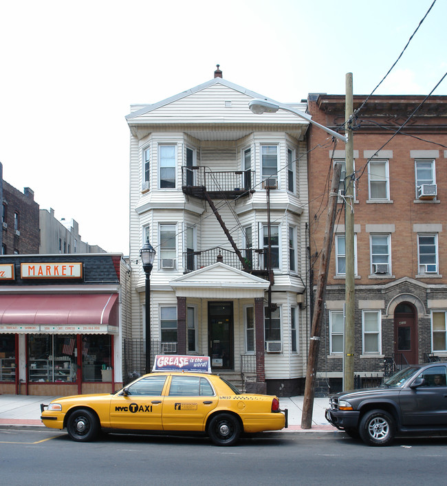 4535 Broadway in Union City, NJ - Building Photo - Building Photo