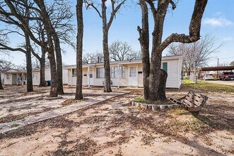 2211 Barbell Ln in Fort Worth, TX - Foto de edificio - Building Photo