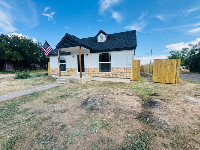 property at 39 W 9th St