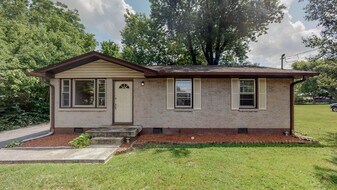 408 Lealand Ln in Lebanon, TN - Building Photo