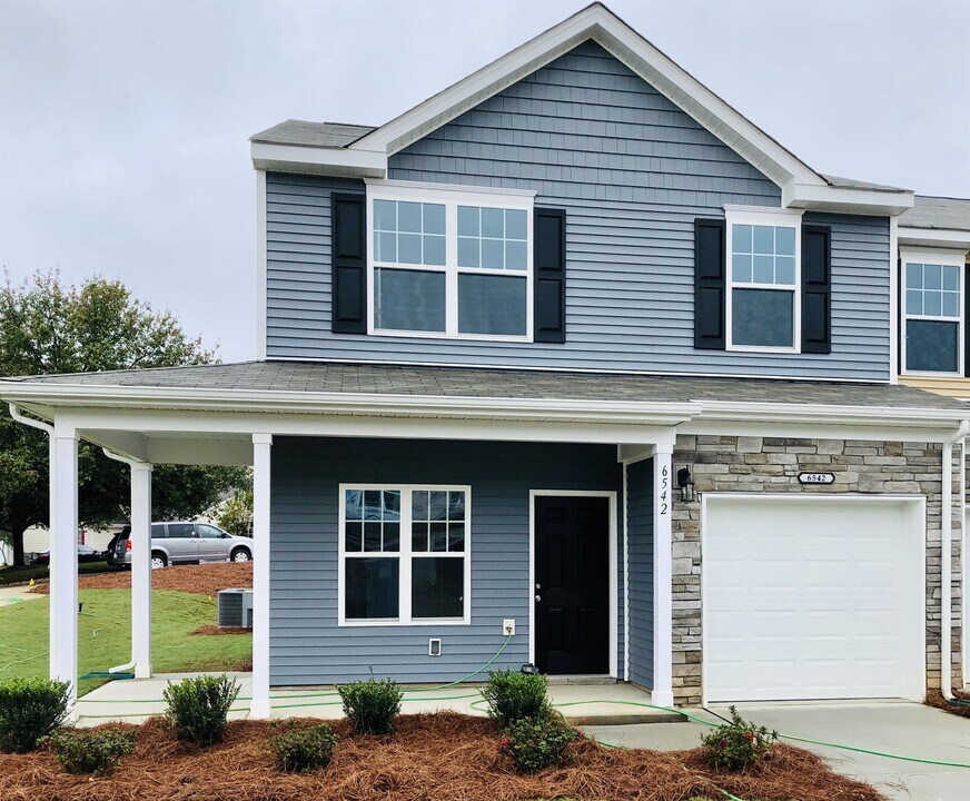 6542 Revolutionary Trail in Charlotte, NC - Building Photo