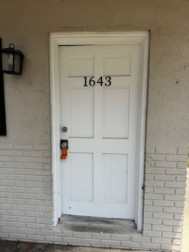 1643 NE 70th St in Ocala, FL - Foto de edificio - Building Photo