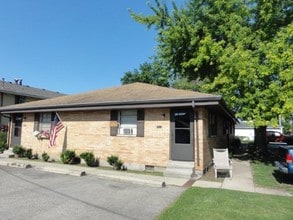 406 Cedar Dr in Fairborn, OH - Foto de edificio - Building Photo