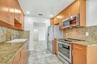 2098 SW 13th Way in Boynton Beach, FL - Building Photo - Building Photo