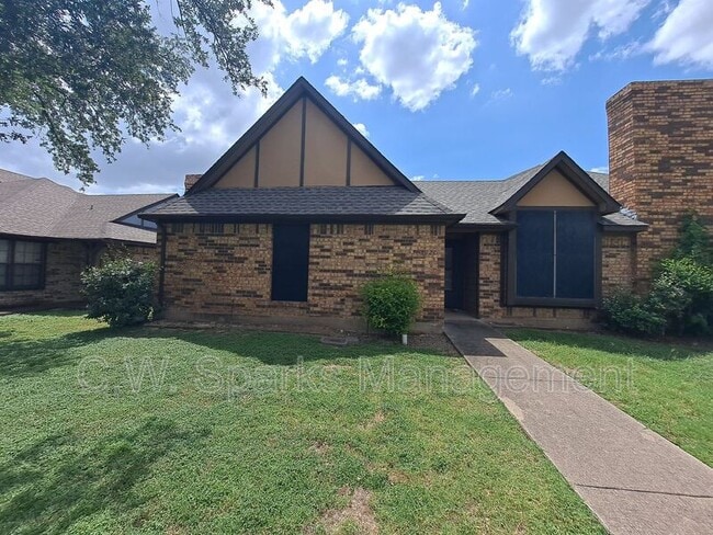 3920 St Christopher Ln in Dallas, TX - Building Photo - Building Photo
