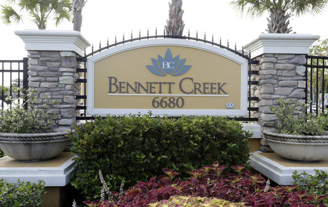 Bennett Creek in Jacksonville, FL - Foto de edificio - Building Photo