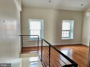 6607 Ridge Ave in Philadelphia, PA - Building Photo - Building Photo